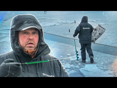 Видео: ПОБЕГ СО ЛЬДА | Чуланов с Никитосом чуть не уплыли на льдине | Первый лёд на Волге