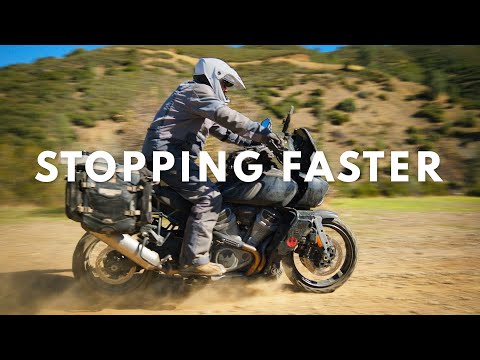 Видео: ЭКСТРЕННОЕ ТОРМОЖЕНИЕ на дороге и бездорожье от профессионального инструктора — любой мотоцикл