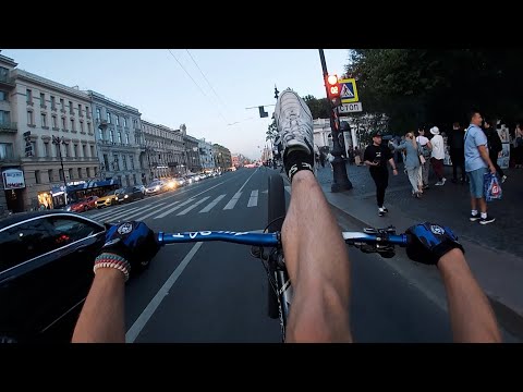 Видео: От дома до центра города НА ЗАДНЕМ КОЛЕСЕ