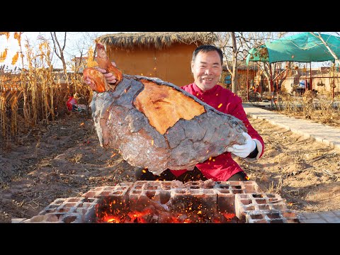 Видео: Жареная коровья голова с грязью, так вкусно | Дядюшка сельский гурман