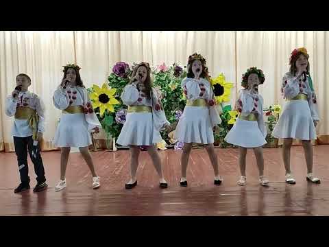 Видео: "Під небом синім" - вокальний ансамбль "Джерельце"