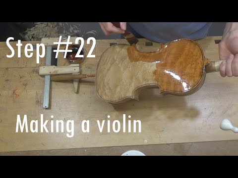 Видео: Изготовление скрипки — шаг 22 — Покрытие скрипки лаком