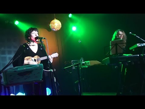 Видео: БЕНЬКА и ЧИКИС  //  Зеркальный шар в Петербурге