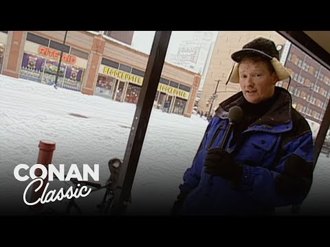 Видео: Конан играет в снегу | Поздняя ночь с Конаном О’Брайеном