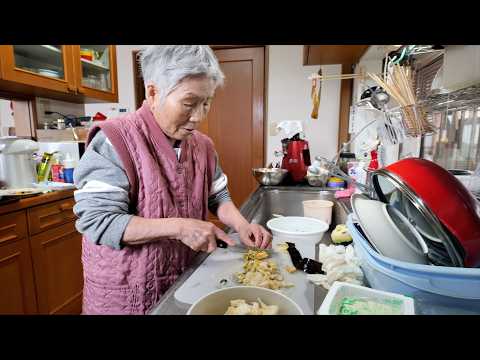 Видео: Уже 50 лет японская бабушка каждое утро готовит мисо-суп