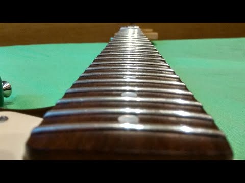 Видео: Установка Ладов Sintoms 3мм. на гриф Squier (Fender) Affinity (Installing the frets on the neck)