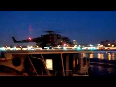 Видео: Учебные полеты вертолета Ми-8 в Москве