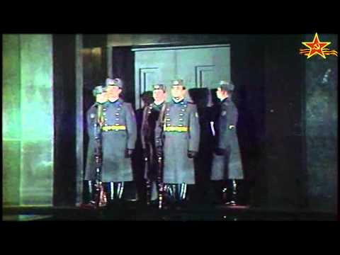 Видео: Смена часовых у Мавзолея В.И. Ленина (Пост № 1). / М. Бернес: С чего начинается Родина?