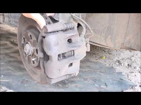 Видео: Замена тормозных дисков и колодок Peugeot Expert