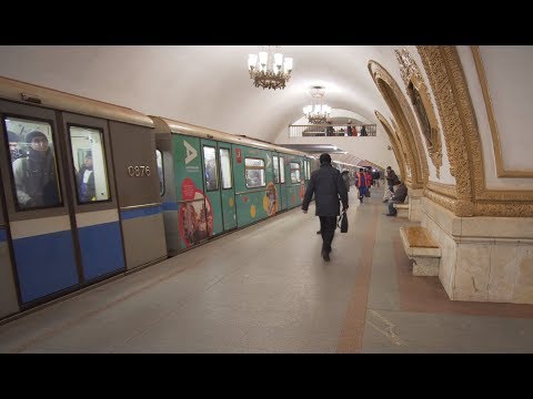 Видео: Russia, Moscow, metro ride from Парк культу́ры to Ки́евская