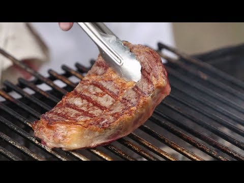 Видео: Говядина: что течёт из мяса с кровью?