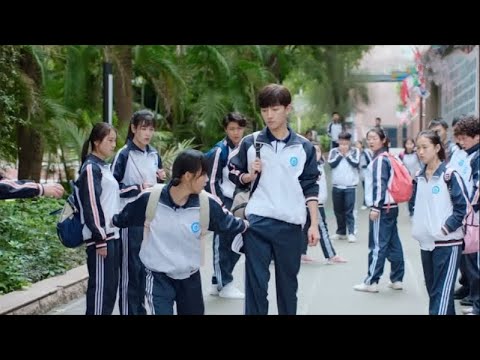 Видео: 【Полный фильм】Человек, чьи штаны я порвала, неожиданно в меня влюбился