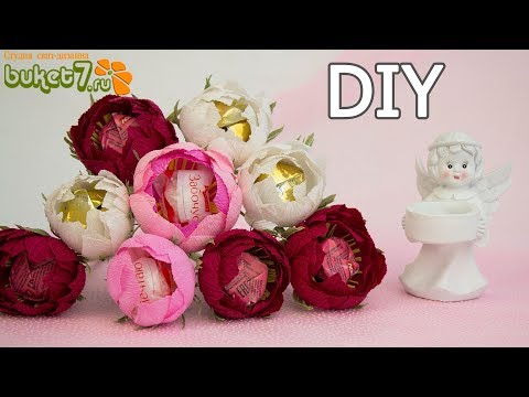 Видео: Пион с конфетой из гофрированной бумаги Мастер-Класс. Цветы из конфет. DIY Buket7ruTV