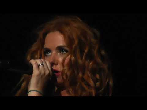 Видео: Lena Katina - Косы | Kosy (Мумий Тролль Music Bar) 19.08.2022