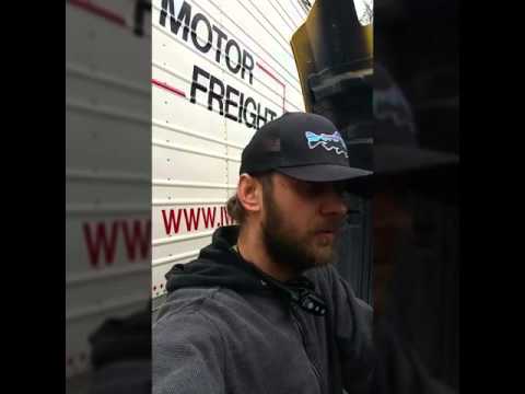 Видео: Чистка датчика давления турбины Вольво D13 / Turbo pressure sensor cleaning on Volvo D13 2011