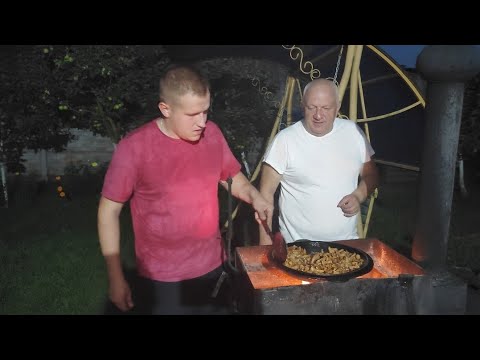 Видео: Открыли грибной сезон, лисички на костре в сметане