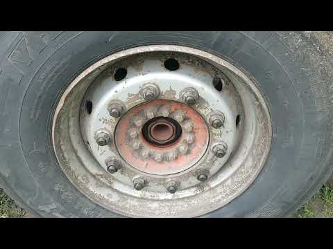 Видео: Дальнобой на Volvo VNL. Замена подшипника на прицепе. Часть 8