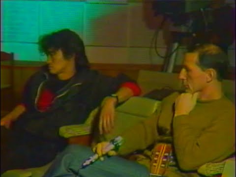 Видео: Эпилог к "Диалогу" (ТВ-программа '1988: Р. Нугманов, В. Цой, П. Мамонов), интро: Е. Бычков