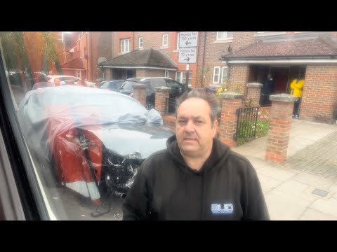 Видео: Парня, занимающегося вывозом брошенных автомобилей, выгнали