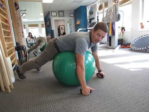 Видео: Топ-3 упражнения при кифозе