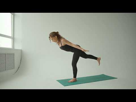 Видео: Бодрящая йога-практика на укрепление всего тела с Анастасией Демкиной. Мобильность, гибкость, сила.
