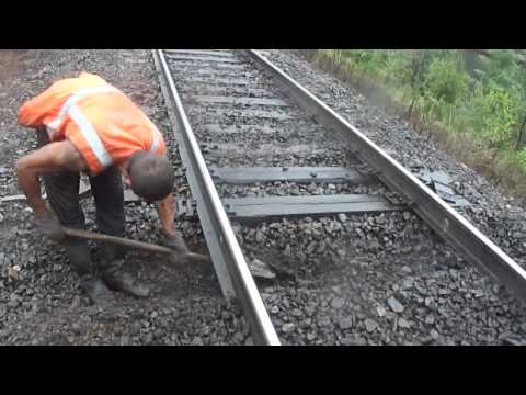 Видео: Путейцы.Монтёр пути.Пособие по смене шпалы // Manual for changing sleepers