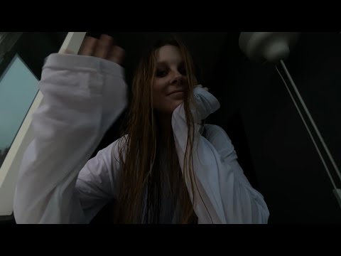 Видео: ASMR быстрый летний мокрый таппинг ногтями под звуки грома