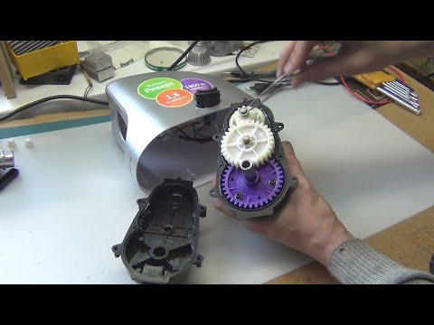 Видео: Ремонт электромясорубки POLARIS PMG 1840, печать и замена шестерни.