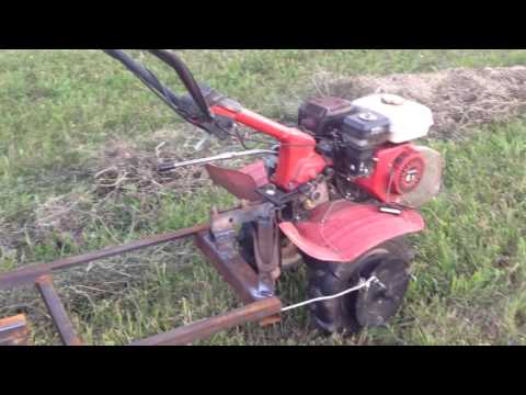 Видео: Тюкуем сено мотоблоком. самодельный пресс для сена от мотоблока (сенозаготовка часть 3)