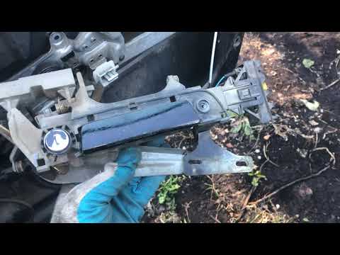 Видео: Как снять наружную ручку двери на автомобиле BMW e34