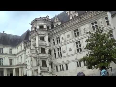 Видео: Жизнь во Франции. Королевский замок Блуа. Достопримечательностью Франции есть замки.