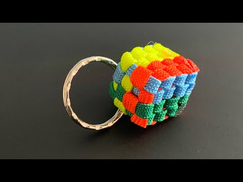 Видео: Как сделать брелок из паракорда в виде куба