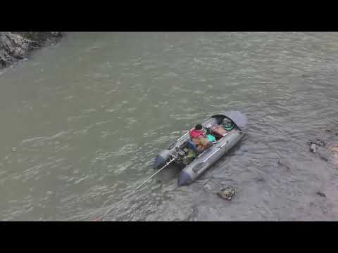 Видео: Весенние покатушки по таёжным рекам