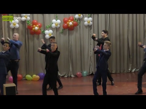 Видео: выпускной вечер в УВК №4 и УВК №7 г. Доброполье (фрагменты)