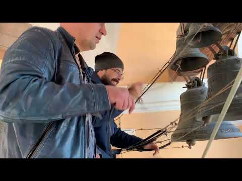 Видео: Звон в Александро-Невской Лавре на Крестный ход. Звонари Илья Дроздихин и Константин Майоров