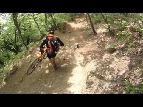 Видео: Спуск по Коровьей тропе с Демерджи (Downhill from Demerdji-mountain, Crimea)