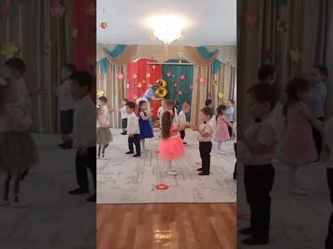 Видео: Утренник в садике у Эмиссы