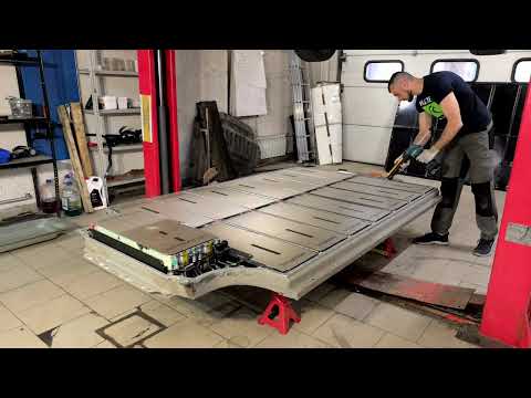 Видео: Ремонт батареи Tesla model S. Ошибка Cell voltage sensor