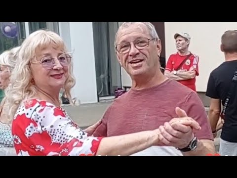 Видео: 01.09.24г. ЛЮБЛЮ, ЦЕЛУЮ...   Звучит на танцплощадке в Гомельском парке