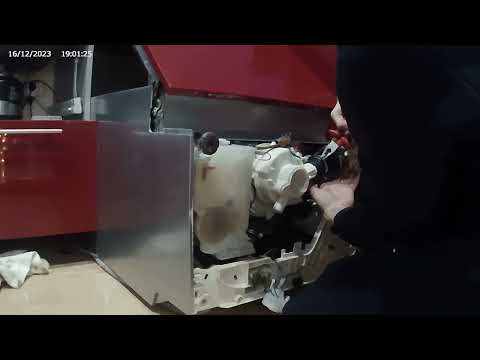 Видео: Посудомойка Electrolux замена чаши фильтра/Replacing the drain bowl in the Electrolux dishwasher