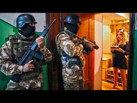 Видео: СПЕЦНАЗ ВОРВАЛСЯ В КВАРТИРУ ЛЮБОВНИЦЫ