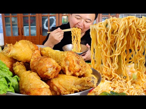 Видео: А Цян готовит «Хрустящий жареный цыпленок», и это так увлекательно