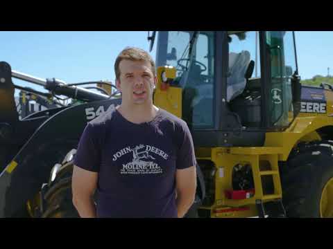 Видео: Фронтальный погрузчик John Deere 544К-II  в сельскохозяйственном применении