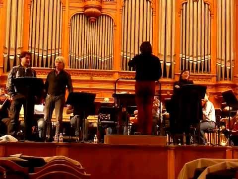 Видео: Репетиция в Большом зале консерватории с Дмитрием Хворостовким и Ильдаром Абдразаковым.