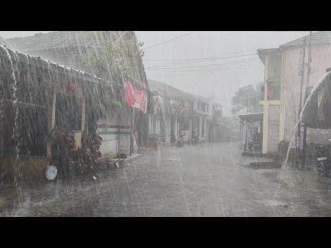 Видео: Супершторм обрушился на индонезийскую деревню‼️