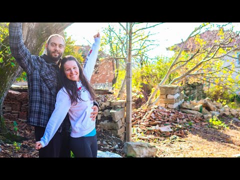 Видео: ЖИВОТ НА СЕЛО: Съборихме старата плевня 🚧 | Ремонт на стара къща | Boho Soulz