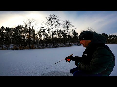 Видео: Руки СИНІ як ІЗОЛЕНТА...Зимова Риболовля 2024 на малій річці Полісся