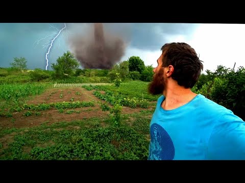 Видео: Самая Ужасная Гроза За Жизнь Отшельника ⚡️😱 Ураган🌪 и Беспрерывные Молнии ⚡️⚡️⚡️