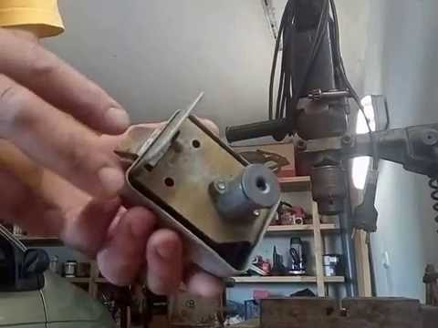 Видео: Принцип работы и вскрытие накладного замка ШО-40