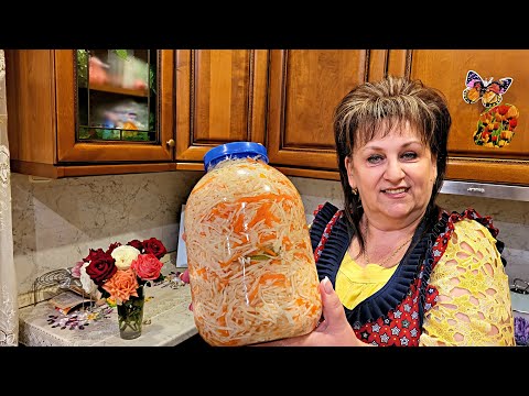 Видео: Вкусный простой рецепт квашеной капусты! Вкусная, хрустящая!